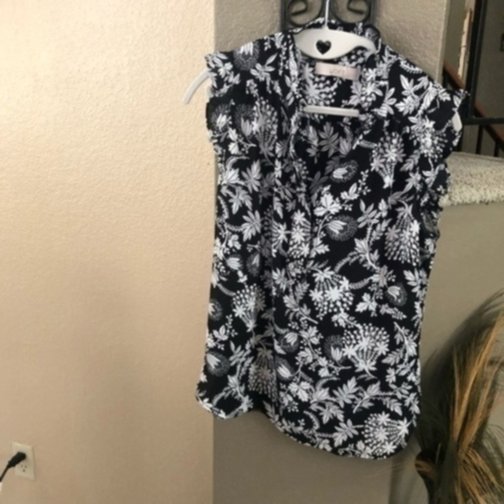 Loft Black & White Floral Print Top Size Small